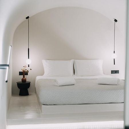 Noir Cave Villa With Private Jacuzzi And Sunset Terrace Pýrgos Extérieur photo