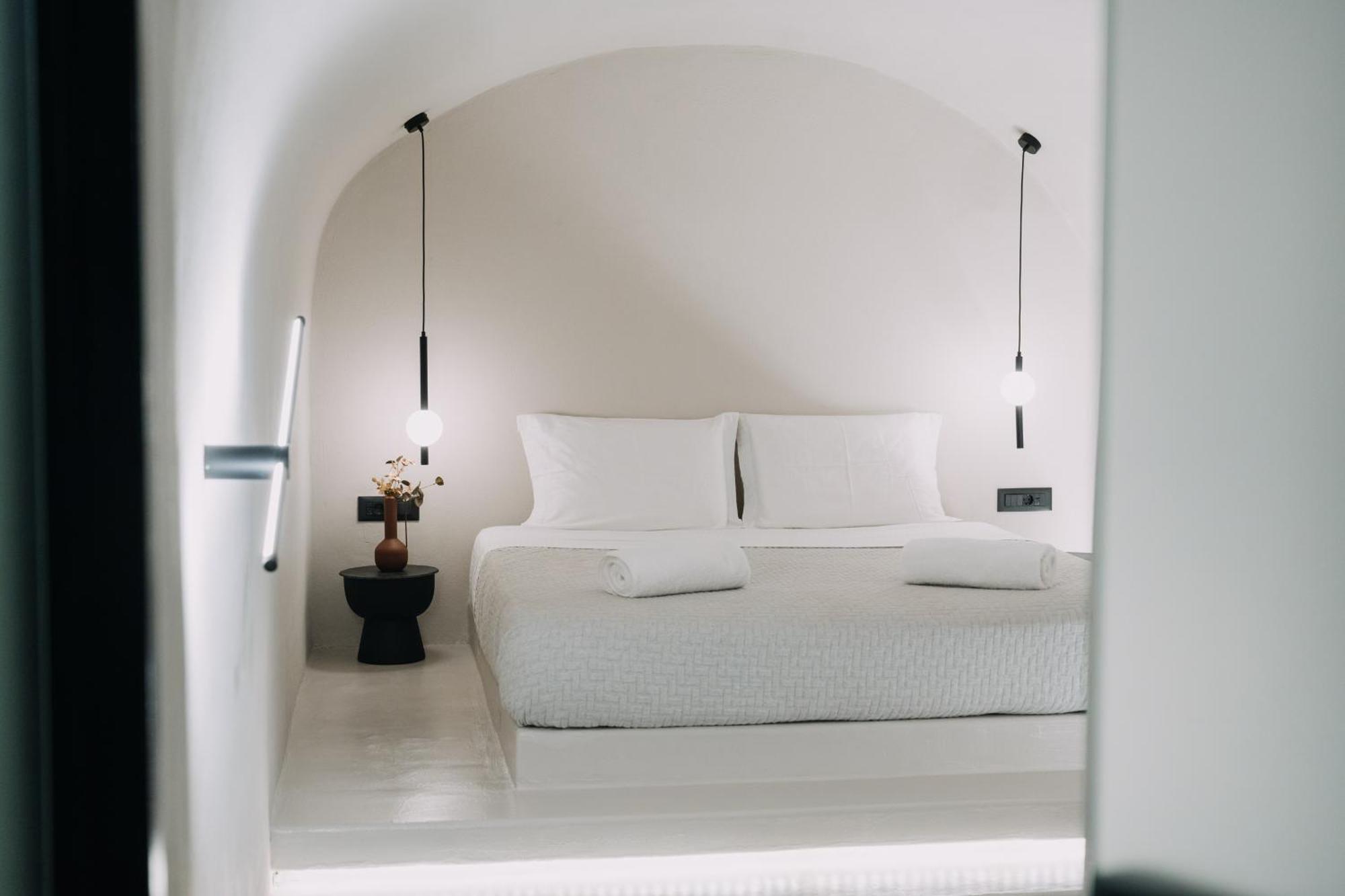Noir Cave Villa With Private Jacuzzi And Sunset Terrace Pýrgos Extérieur photo