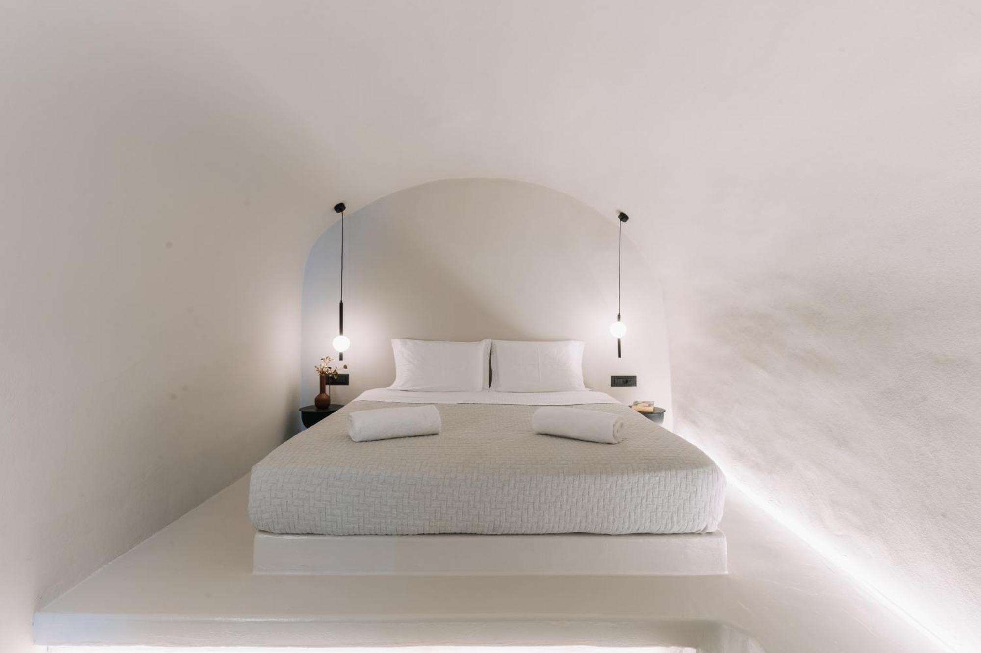 Noir Cave Villa With Private Jacuzzi And Sunset Terrace Pýrgos Extérieur photo